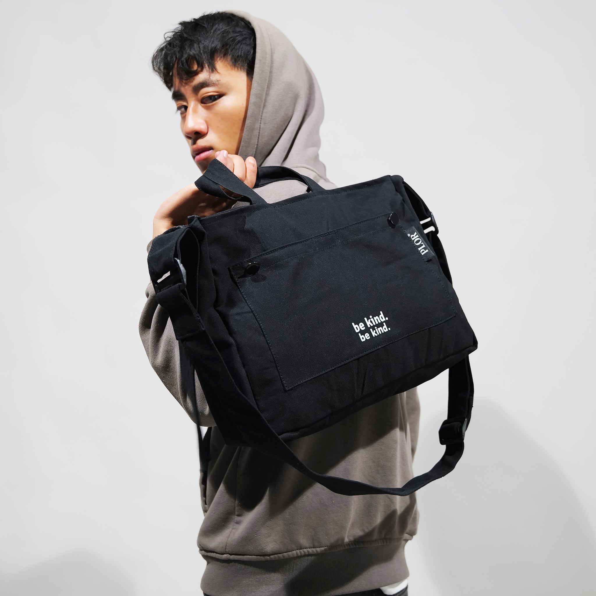 Black Urban Hauler Bag (Pre-Book) – PLOR