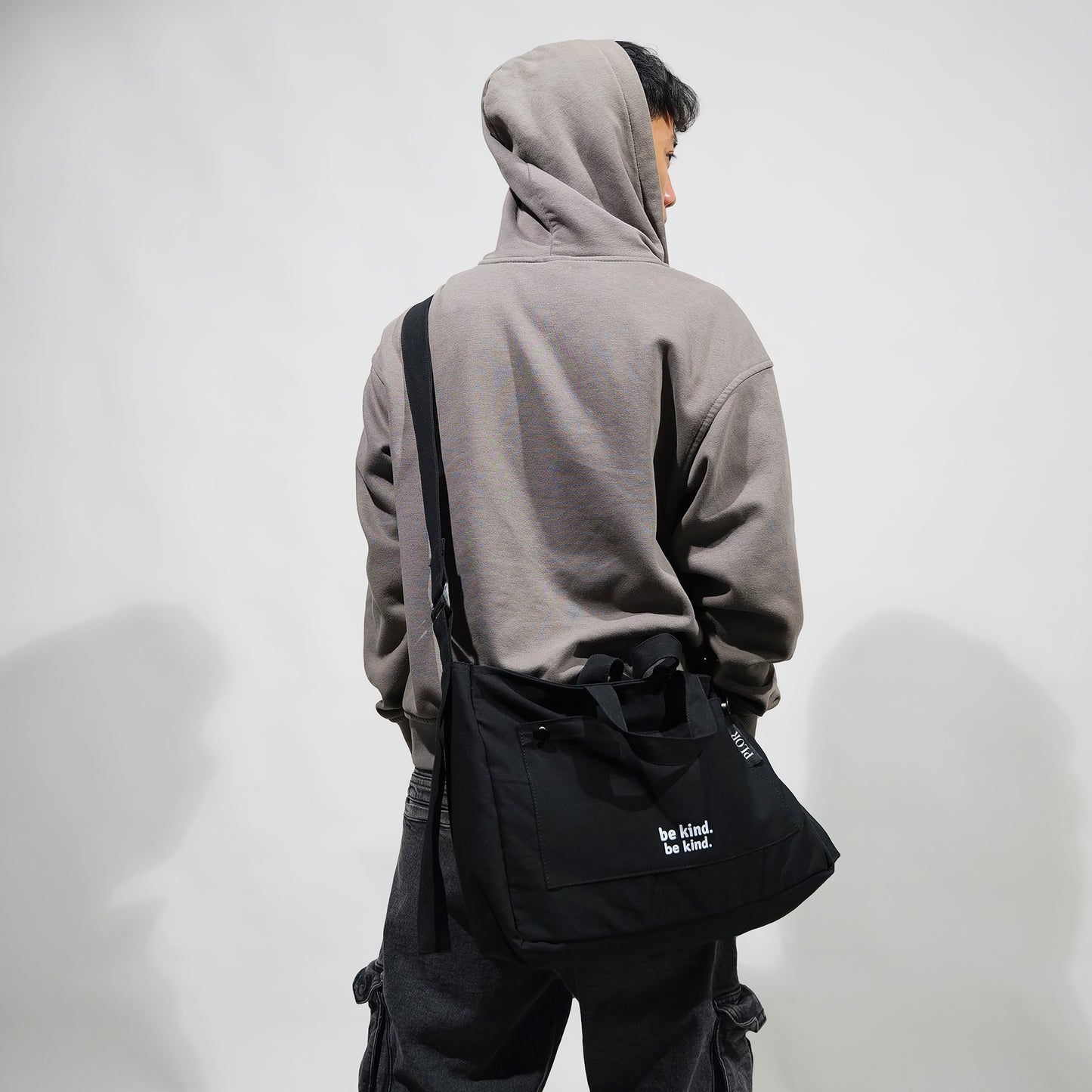 Black Urban Hauler Bag (Pre-Book)